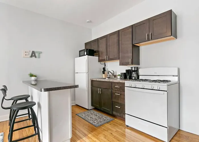 Well-equipped In - Belmont B7 *